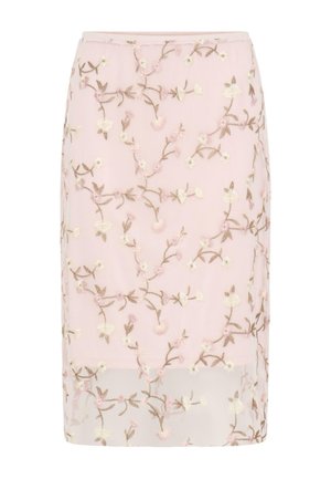 Falda rosa claro hasta la rodilla con una capa transparente bordada con pequeños patrones florales blancos y rosas y tallos verde-marrón.