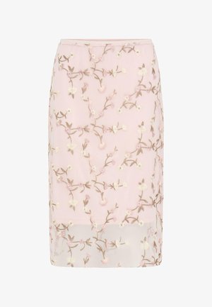 Falda rosa claro hasta la rodilla con una capa transparente bordada con pequeños patrones florales blancos y rosas y tallos verde-marrón.