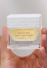 Elizabeth Arden WHITE TEA SKIN SOLUTIONS REPLENISHING MICRO-GEL CREAM - Dagkräm