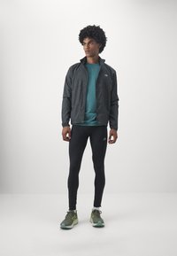New Balance ATHLETICS REFLECTIVE PACKABLE JACKET - Veste de running - blacktop
