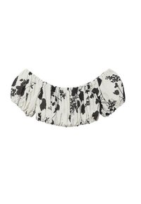 Haut blanc à épaules dénudées avec motif floral noir, design froncé et manches bouffantes, confectionné dans un tissu léger.