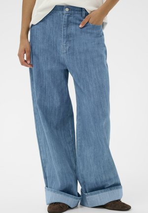 FOLD-UP - Vaqueros boyfriend - medium blue denim