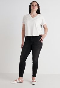 Vero Moda Curve VMCFLASH SKINNY - Jeggings - black denim