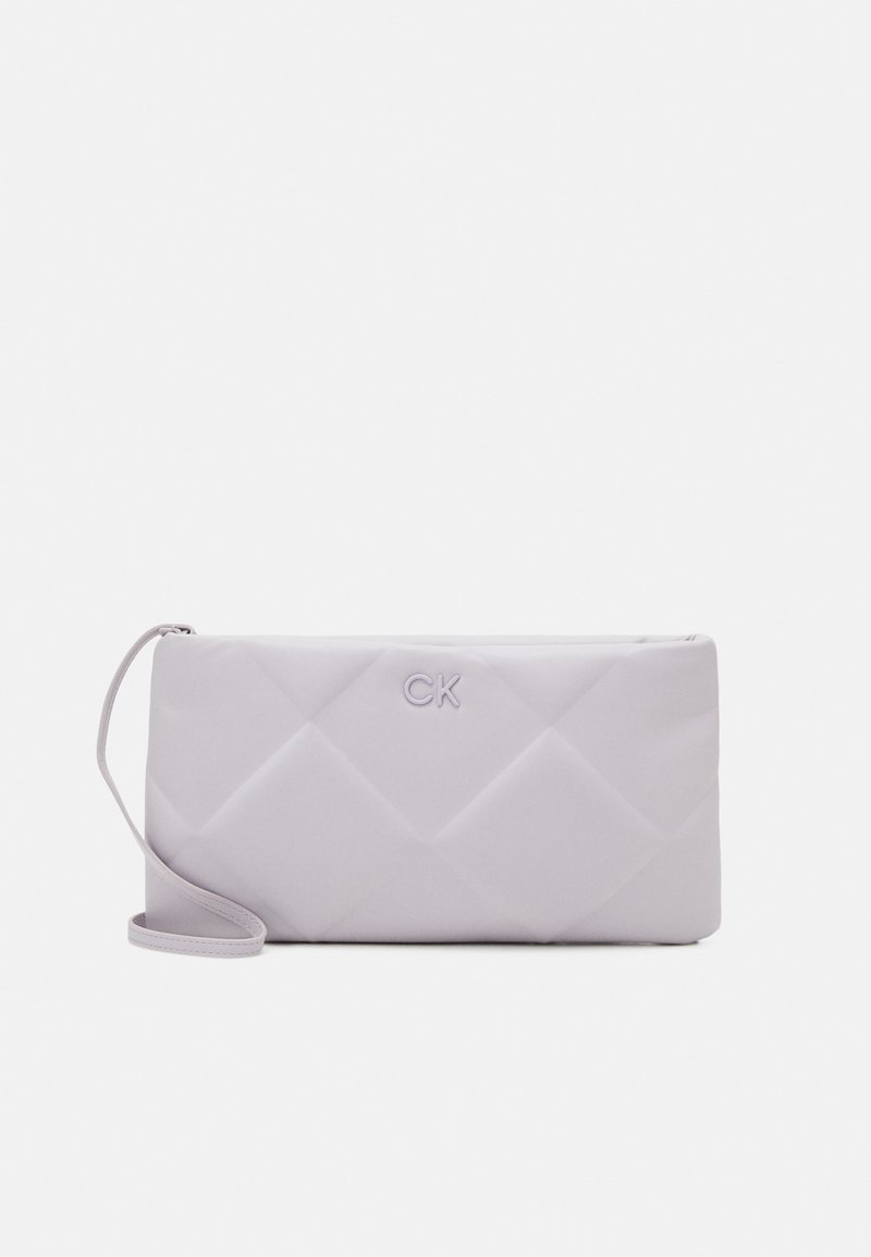 Calvin Klein LOCK QUILT CLUTCH - Borsa a tracolla - iris