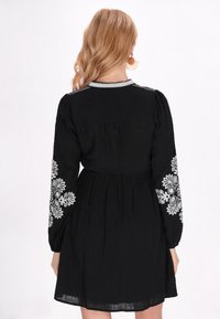 usha Abito a camicia - black