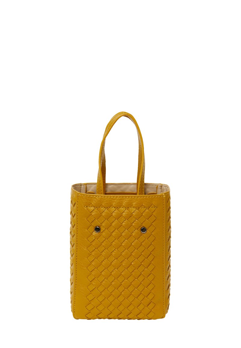 Geantă tote din piele împletită, de culoare galben strălucitor, cu două mânere scurte, model texturat pe laterale și douăedera puncte decorative negre în față.