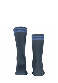 Calze blu navy con texture a coste, caratterizzate da due strisce orizzontali azzurro chiaro ai polsini. Design a lunghezza caviglia con indicazioni di taglia.