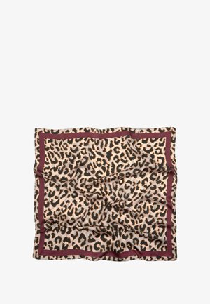 Foulard en soie présentant un motif léopard dans des tons beige et noir, bordé d'un cadre bordeaux profond, avec une texture lisse et douce.