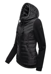 Giacca nera con corpo imbottito e gonfiabile e maniche aderenti e slanciate. Presenta un cappuccio, tasche con zip e polsini elasticizzati.