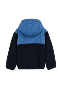 Kék steppelt kapucnis dzseki sötét tengerészkék bolyhos gyapjú ujjakkal és hátrésszel, puha textúrával és kontrasztos dizájnnal.