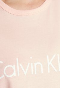 Calvin Klein Underwear COMFORT  - Parte de cima do pijama - peach melba