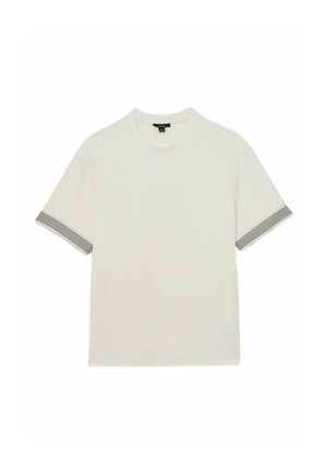 Fehér rövid ujjú póló csíkos fekete-fehér díszítéssel az ujjain, texturált anyagból készült. Kerek nyakkivágás.