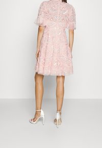 Needle & Thread Koktejlové šaty / šaty na párty - pink