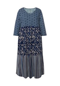 Abito maxi blu a pattern con scollo a V e maniche a tre quarti, caratterizzato da motivi floreali e geometrici, con una gonna a strati e strisce.