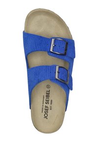 Blauwe suède sandaal met twee verstelbare banden en zilveren gespen. Geverfd bruin voetbed met merklogo. Lichte en open voorkant ontwerp.