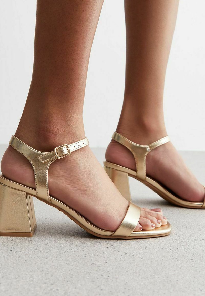 New Look - LOOK 2 PART BLOCK HEEL - Sandals - gold, Enlarge