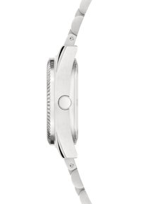 Edelstahlarmbanduhr mit geb Brushter Oberfläche, einem runden Gehäuse und einer strukturierten Lünette. Verfügt über ein silbernes Armband mit glatten Gliedern und eine Krone.