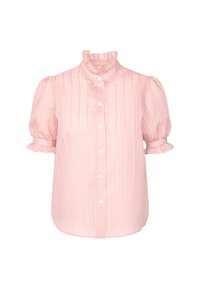 Blouse rose clair transparente à rayures verticales, col montant à volants, manches courtes bouffantes, boutons sur le devant et poignets à volants.