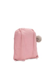 Zaino a sacchetto rosa chiaro realizzato in tessuto morbido, con una forma arrotondata e un'accattivante pom-pom in pelliccia sintetica sul lato.