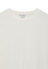 T-shirt bianco con scollo rotondo, realizzato in tessuto testurizzato con sottili strisce orizzontali. Etichetta del marchio "CALLIOPE" visibile all'interno.