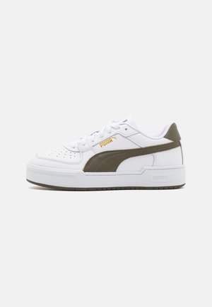 Trainers - white