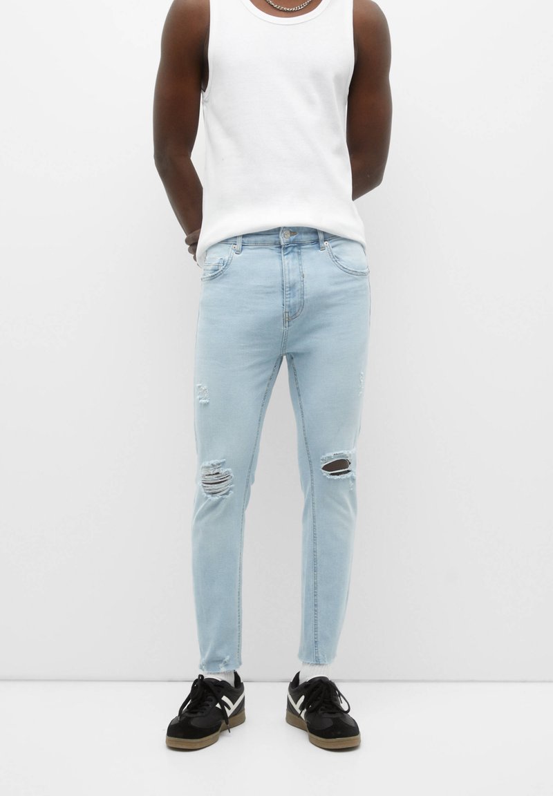 PULL&BEAR CARROT Jeans slim fit light blue denim/ljusblå denim