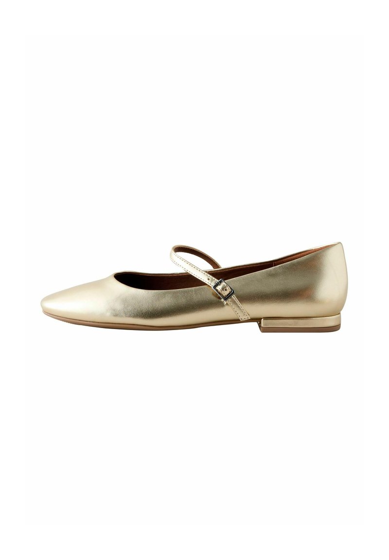 Goldfarbene metallische Ballerina mit runder Spitze, ausgestattet mit einem dünnen Riemen über dem Spann und einem niedrigen Blockabsatz. Glatte Textur und glänzende Optik.