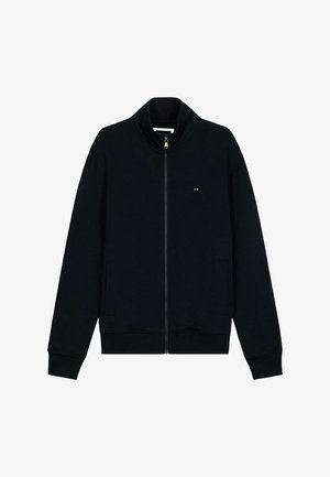 Veste noire à fermeture éclair complète avec col montant, manches longues, deux poches latérales et petit logo brodé sur le côté gauche de la poitrine.