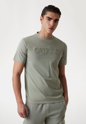 Guess MIT FRONTLOGO - Camiseta estampada - vert clair