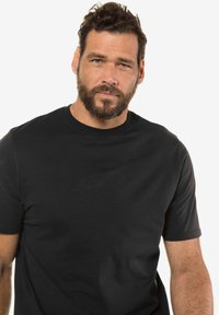 JP1880 RUNDHALSAUSSCHNITT - T-shirt basic - black