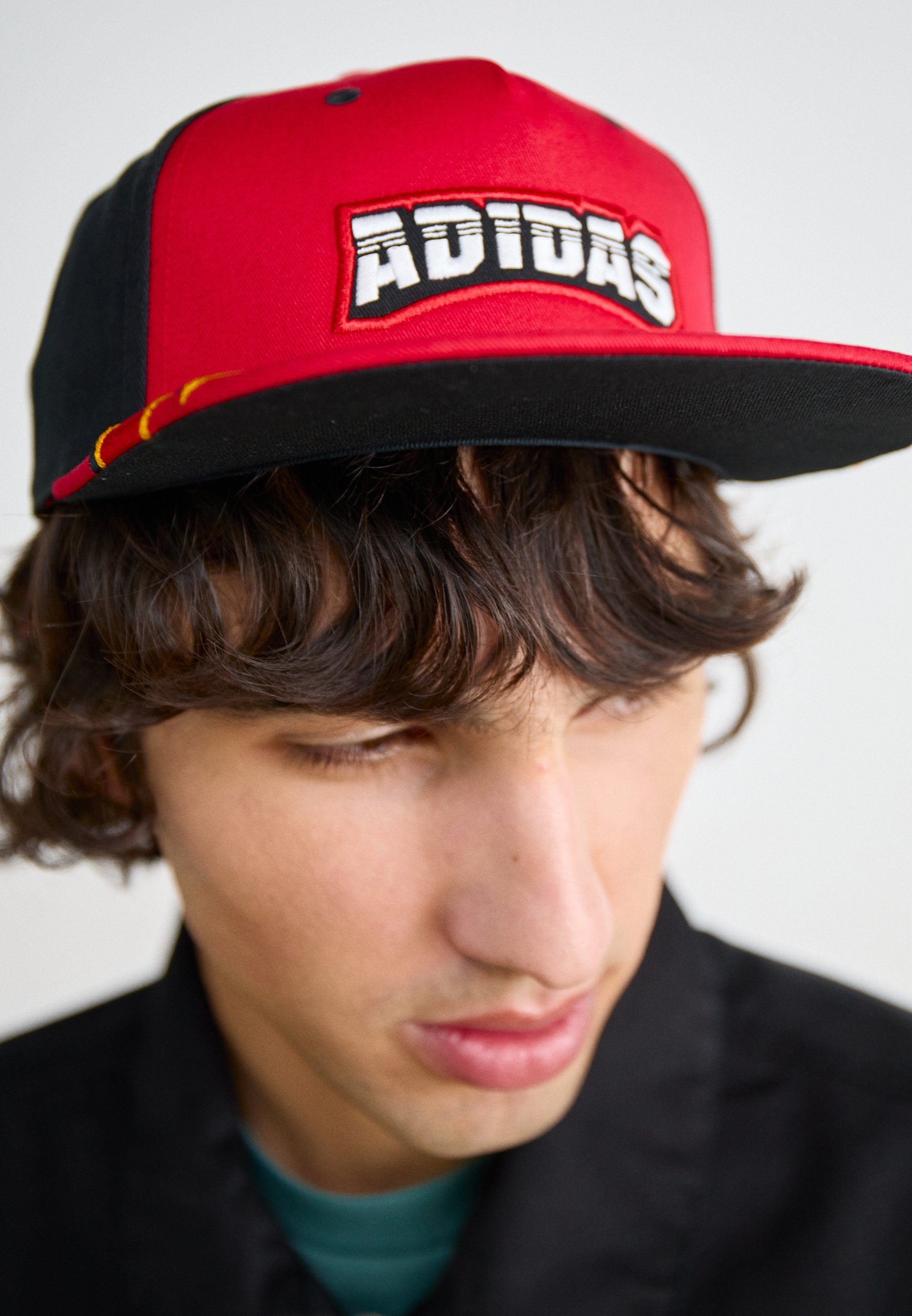 casquette adidas noir et rouge