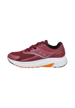 Zapatilla de correr roja y negra con suela blanca, detalles en naranja, parte superior de malla, cordones y marca "Vitaly" en el lateral del talón.