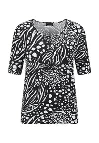 Zwart-wit gepatternde t-shirt met korte mouwen en een ronde halslijn. Bevat abstracte vormen en texturen, waaronder strepen en vlekken.