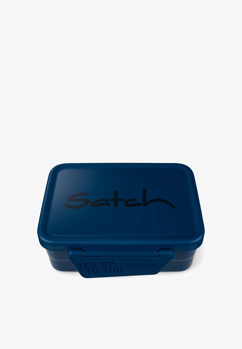 Donkerblauwe plastic lunchtas met een gladde oppervlakte, met het woord "Satch" en de zin "HET IS AAN JOU" in reliëf aan de zijkant.