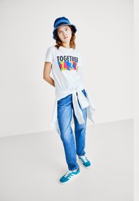 Levi's® Marškinėliai su spaudiniu - bright white