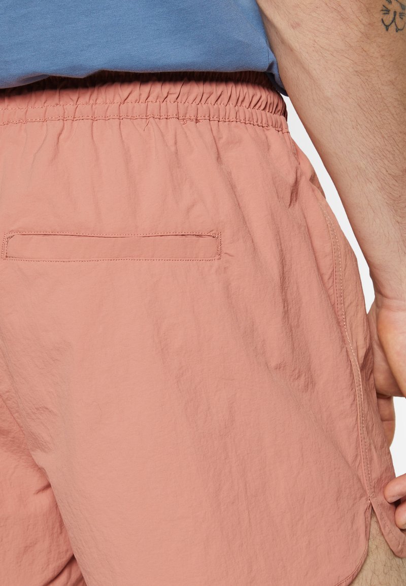 Herren Trainingsanzüge | Weekday TAN STRUCTURE SWIM Shorts dusty red/rot - JI22014 Herren Trainingsanzüge | Weekday TAN STRUCTURE SWIM Shorts dusty red/rot - JI22014