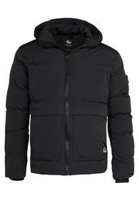 Chaqueta acolchada negra con capucha, que presenta un cierre frontal, dos grandes bolsillos y puños de canalé. Textura suave y diseño ligero.