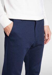 Lindbergh Chinos - dark blue