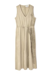 Abito smanicato beige con scollatura a V, vita con cordoncino e un accento laterale di piccoli punti neri, realizzato in un tessuto leggero.