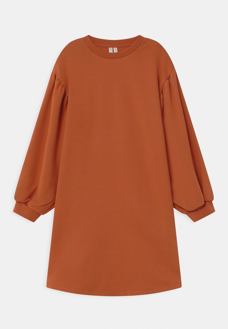Robe à manches longues orange rouille avec un col rond et des manches bouffantes froncées aux poignets.