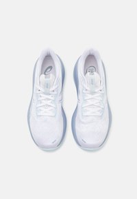 ASICS GEL-CUMULUS 26 - Scarpe da corsa su strada - white/cool grey