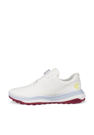 Chaussure de sport blanche avec semelle rouge, semelle intermédiaire grise et logo jaune au talon, avec fermeture à molette et doublure en mesh.