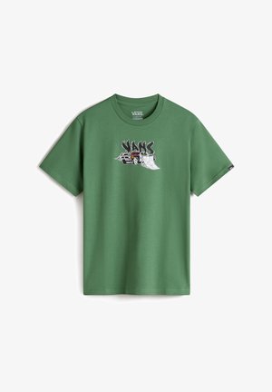 Zielona koszulka bawełniana z okrągłym dekoltem, krótkimi rękawami i graficznym nadrukiem przedstawiającym samochód oraz stylizowany tekst z przodu.