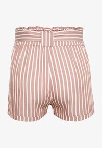 Pasiaste szorty z gumką w kolorze zakurzonego różu i bieli. Charakteryzują się gładką teksturą i dopasowanym krojem.