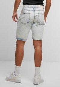 2Y Premium STRAIGHT FIT - Farkkushortsit - blue