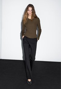 Massimo Dutti RIBBED CREW NECK - Maglione - dark brown