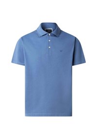 Polo en coton bleu clair, avec un col classique, une patte de boutonnage à trois boutons, des manches courtes et un petit logo brodé sur la poitrine.