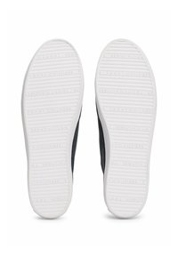 Thumbnail Image 5