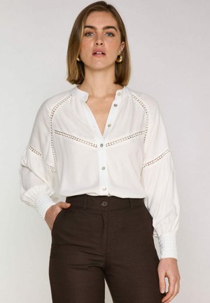 Maison 123 BELINDA BRODERIE - Hemdbluse - ecru