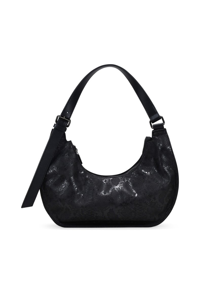 Bolso hobo negro con un acabado texturizado de imitación de serpiente. Presenta una forma curvada, una correa desmontable y un cierre superior con cremallera. Acabados en cuero suave.